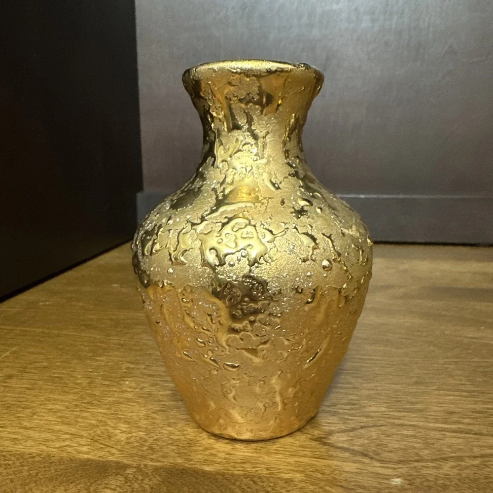 22 KT Weeping Bright Gold Bud Vase  4